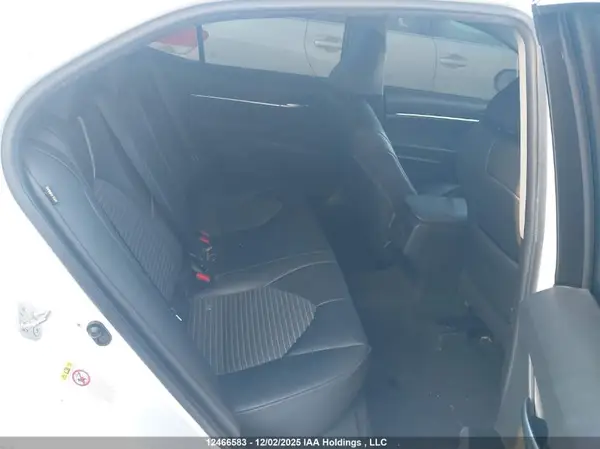 4T1B11HK9JU598452 2018 TOYOTA CAMRY - Image 8