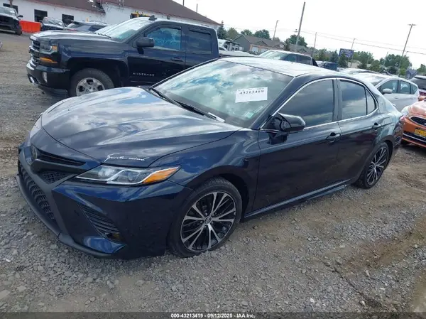 4T1B11HK9JU599729 2018 TOYOTA CAMRY - Image 2