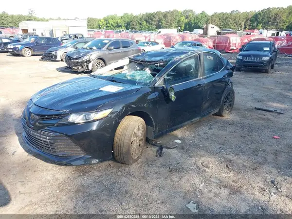 4T1B11HK9JU600040 2018 TOYOTA CAMRY - Image 2