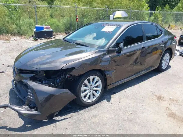 4T1B11HK9JU600250 2018 TOYOTA CAMRY - Image 2