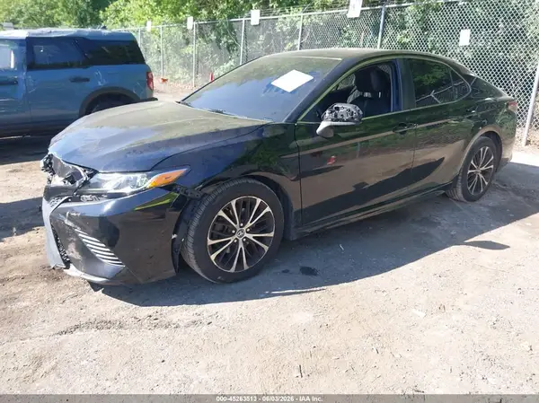 4T1B11HK9JU600331 2018 TOYOTA CAMRY - Image 2