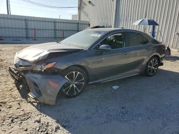 4T1B11HK9JU600524 2018 TOYOTA CAMRY - Image 1