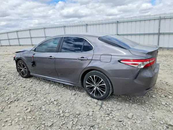 4T1B11HK9JU601138 2018 TOYOTA CAMRY - Image 2