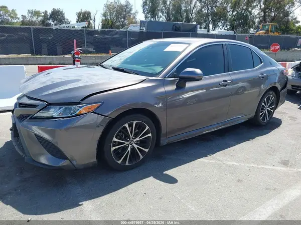 4T1B11HK9JU601351 2018 TOYOTA CAMRY - Image 2