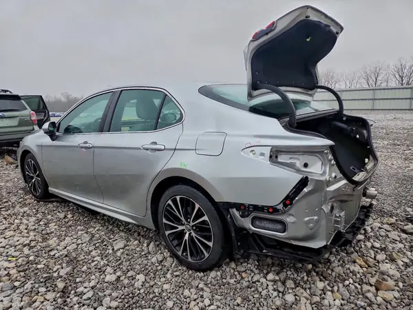 4T1B11HK9JU603939 2018 TOYOTA CAMRY - Image 2
