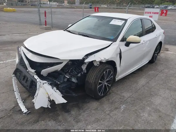 4T1B11HK9JU605299 2018 TOYOTA CAMRY - Image 2