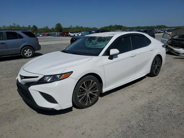 4T1B11HK9JU605402 2018 TOYOTA CAMRY - Image 1