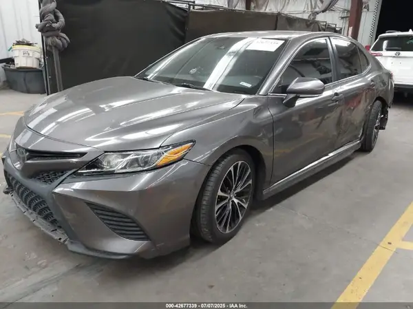 4T1B11HK9JU606002 2018 TOYOTA CAMRY - Image 2