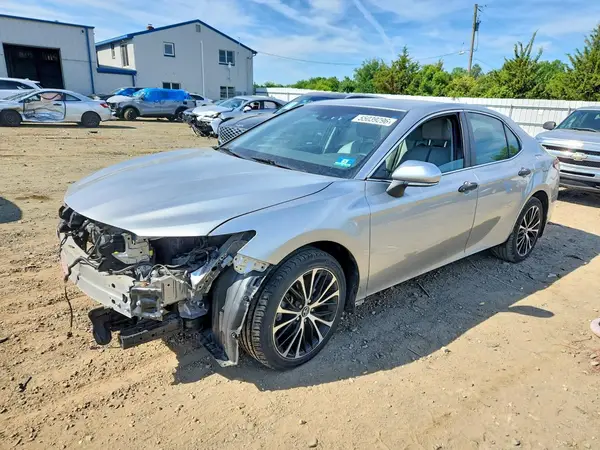 4T1B11HK9JU607411 2018 TOYOTA CAMRY - Image 1