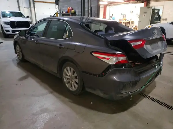 4T1B11HK9JU608347 2018 TOYOTA CAMRY - Image 2