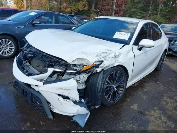 4T1B11HK9JU611555 2018 TOYOTA CAMRY - Image 2