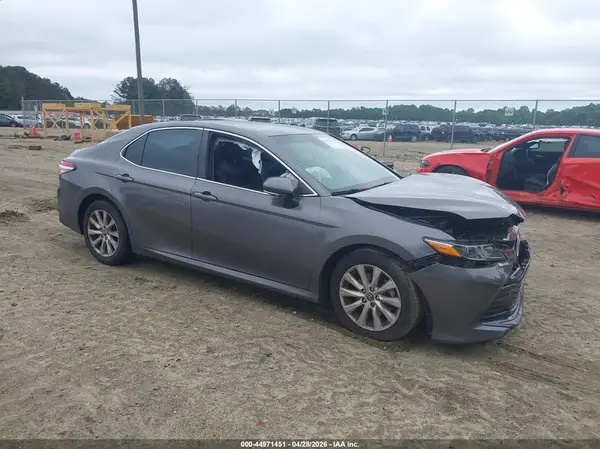 4T1B11HK9JU612429 2018 TOYOTA CAMRY - Image 1