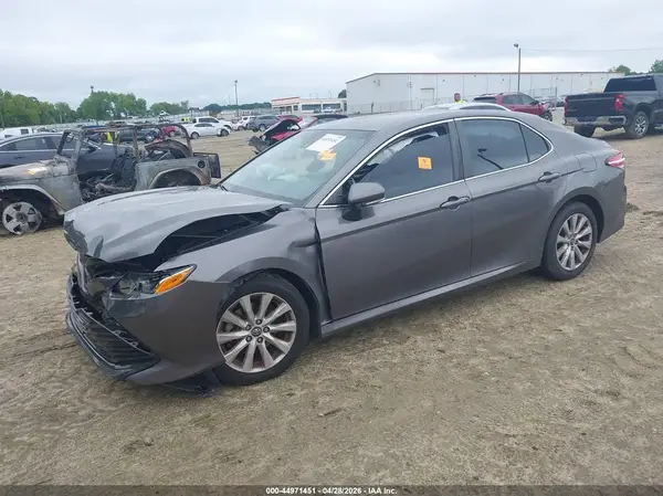 4T1B11HK9JU612429 2018 TOYOTA CAMRY - Image 2