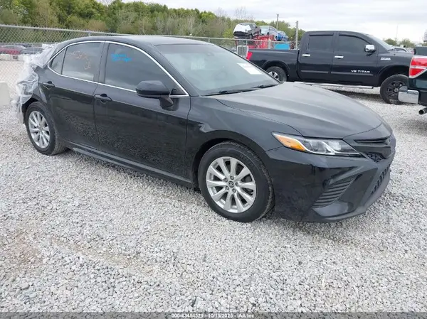 4T1B11HK9JU612608 2018 TOYOTA CAMRY - Image 1