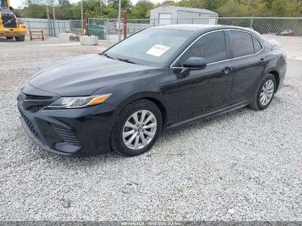 4T1B11HK9JU612608 2018 TOYOTA CAMRY - Image 2