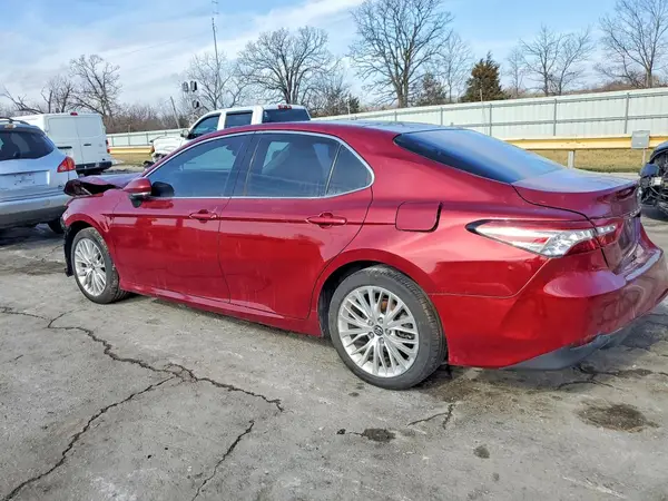 4T1B11HK9JU612673 2018 TOYOTA CAMRY - Image 2
