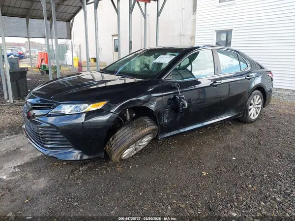 4T1B11HK9JU613418 2018 TOYOTA CAMRY - Image 2