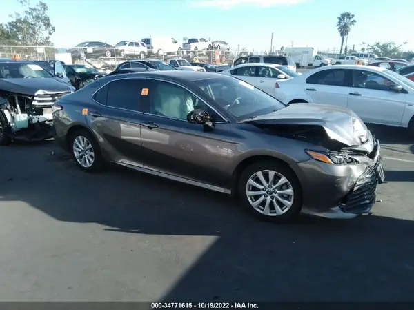 4T1B11HK9JU613483 2018 TOYOTA CAMRY - Image 1
