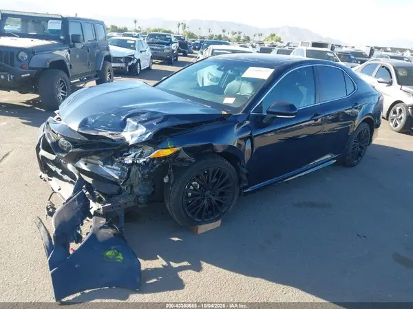 4T1B11HK9JU613502 2018 TOYOTA CAMRY - Image 2