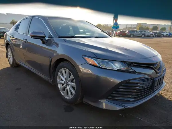 4T1B11HK9JU613869 2018 TOYOTA CAMRY - Image 1