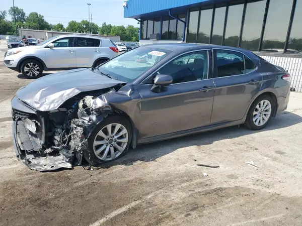 4T1B11HK9JU615072 2018 TOYOTA CAMRY - Image 1