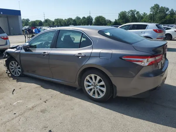 4T1B11HK9JU615072 2018 TOYOTA CAMRY - Image 2