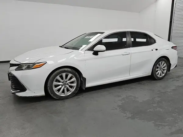 4T1B11HK9JU615816 2018 TOYOTA CAMRY - Image 1