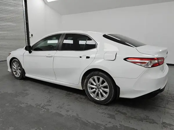 4T1B11HK9JU615816 2018 TOYOTA CAMRY - Image 2
