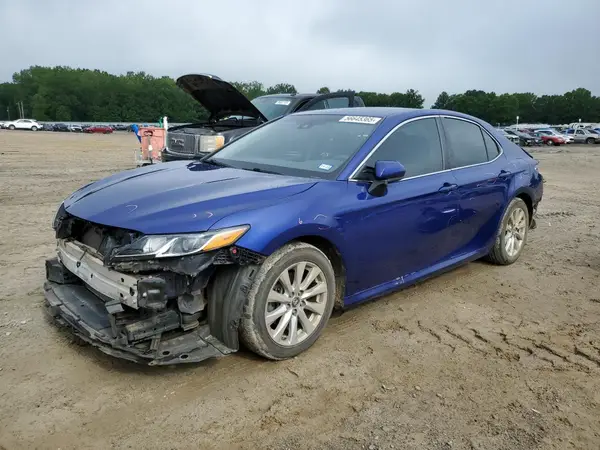 4T1B11HK9JU615976 2018 TOYOTA CAMRY - Image 1