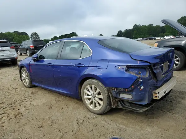 4T1B11HK9JU615976 2018 TOYOTA CAMRY - Image 2