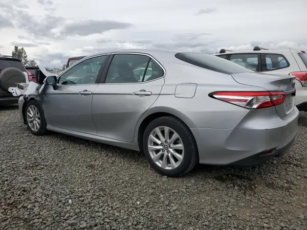 4T1B11HK9JU616884 2018 TOYOTA CAMRY - Image 2