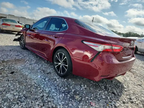 4T1B11HK9JU617260 2018 TOYOTA CAMRY - Image 2