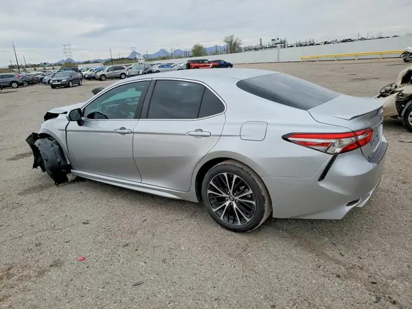4T1B11HK9JU617372 2018 TOYOTA CAMRY - Image 2