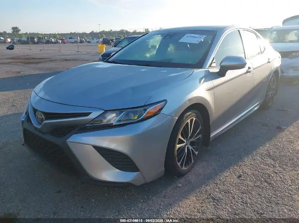 4T1B11HK9JU618098 2018 TOYOTA CAMRY - Image 2