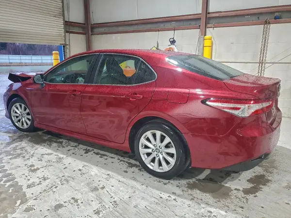 4T1B11HK9JU618506 2018 TOYOTA CAMRY - Image 2