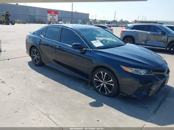 4T1B11HK9JU618859 2018 TOYOTA CAMRY - Image 1