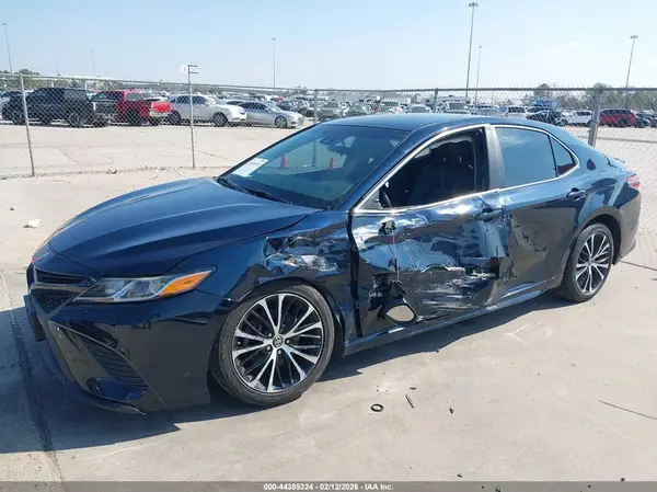 4T1B11HK9JU618859 2018 TOYOTA CAMRY - Image 2