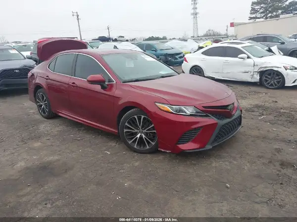 4T1B11HK9JU619185 2018 TOYOTA CAMRY - Image 1