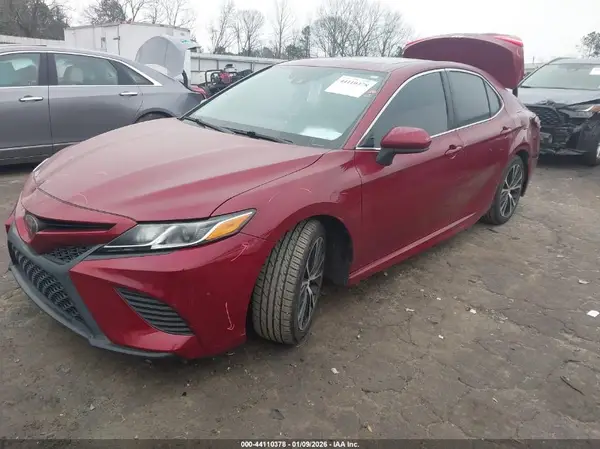 4T1B11HK9JU619185 2018 TOYOTA CAMRY - Image 2