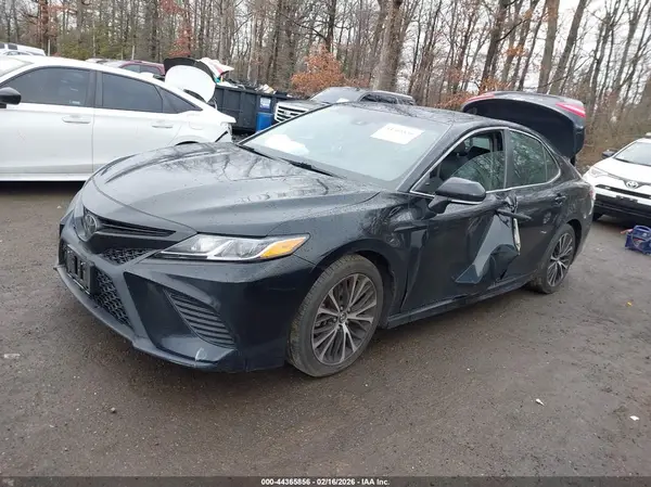4T1B11HK9JU620014 2018 TOYOTA CAMRY - Image 2