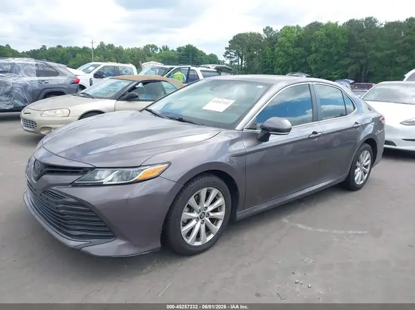 4T1B11HK9JU620059 2018 TOYOTA CAMRY - Image 2