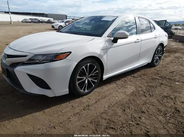 4T1B11HK9JU620076 2018 TOYOTA CAMRY - Image 2