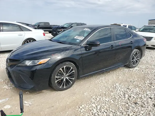 4T1B11HK9JU620868 2018 TOYOTA CAMRY - Image 1