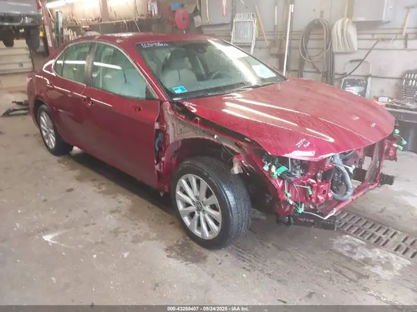 4T1B11HK9JU621597 2018 TOYOTA CAMRY - Image 1