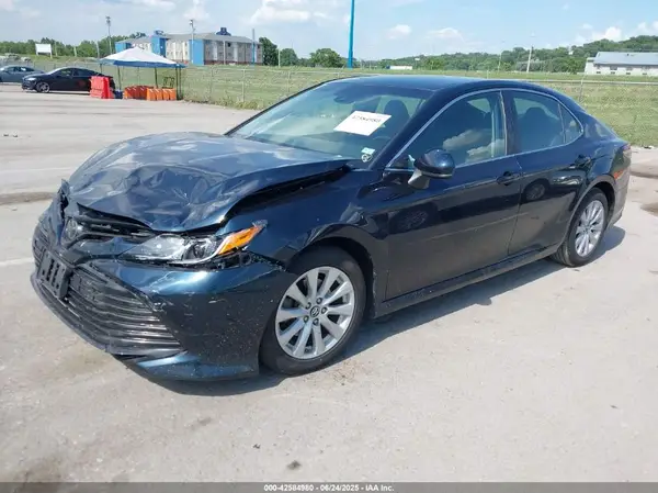 4T1B11HK9JU624449 2018 TOYOTA CAMRY - Image 2