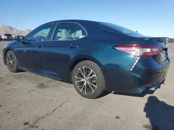 4T1B11HK9JU625570 2018 TOYOTA CAMRY - Image 2