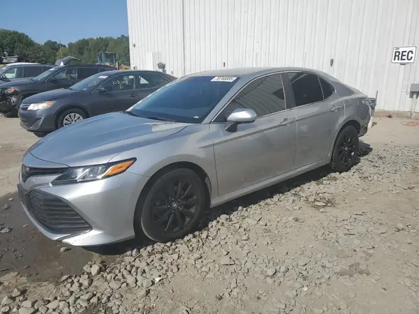 4T1B11HK9JU625794 2018 TOYOTA CAMRY - Image 1