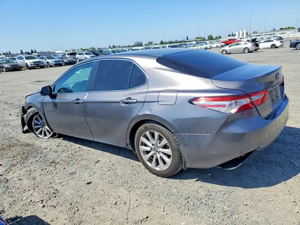 4T1B11HK9JU626332 2018 TOYOTA CAMRY - Image 2
