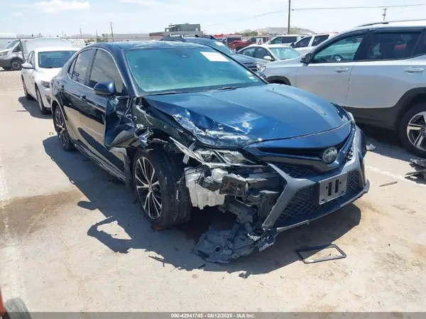 4T1B11HK9JU626928 2018 TOYOTA CAMRY - Image 1