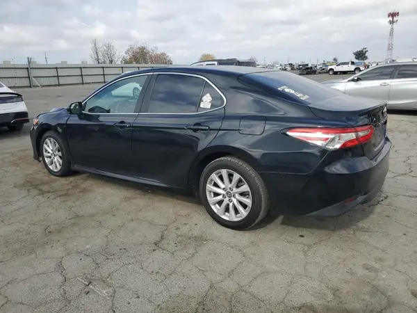 4T1B11HK9JU627075 2018 TOYOTA CAMRY - Image 2